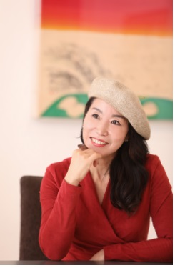 ‘골프화가’에서 ‘생명의 빛 화가’로 거듭나고 있는 김 영화 화백