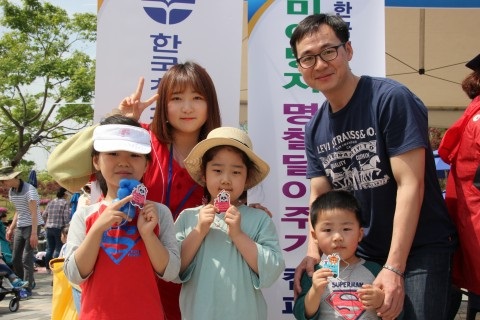 미아발생률 높은 놀이동산등 어린이 동반 가족 대상으로 ‘미아방지 목걸이 달아주기’