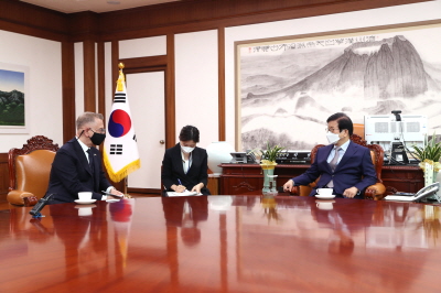 [국회의장]     뻬까 메쪼 주한핀란드대사 예방 받아