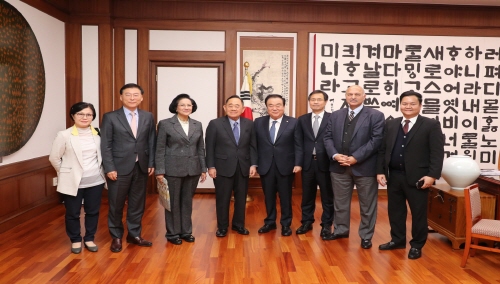 아시아정당국제회의 창립자 호세 드 베네시아 전 필리핀 하원의장 예방 받아