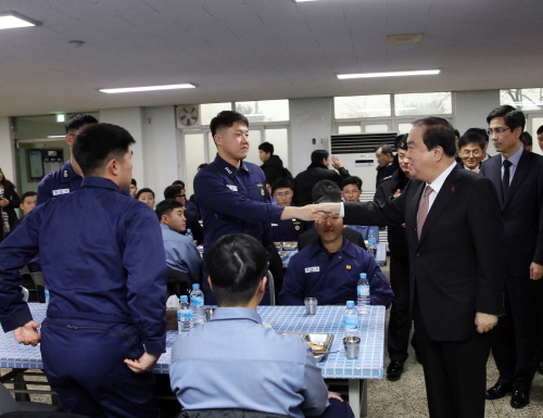 문 의장, 해군 2함대 위문방문 및 천안함 용사 참배