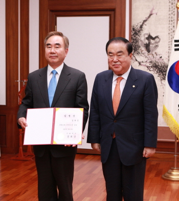 국회의장 , 김하중  변호사, 신임 국회입법조사처장  임명