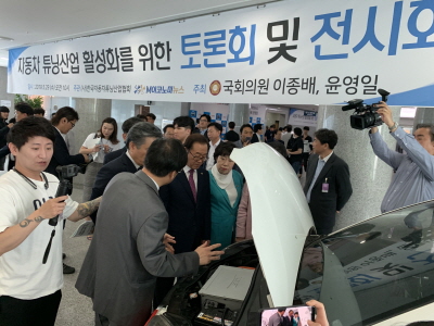[자동차 튜닝산업 활성화]   튜닝 산업 시장 각종 규제로 인해 성장 가로막혀