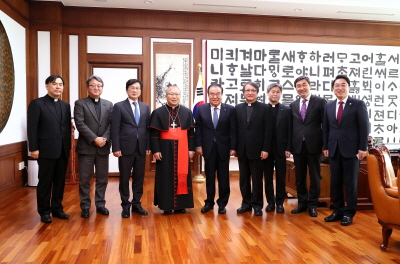 문희상 국회의장, 염수정 추기경과 면담