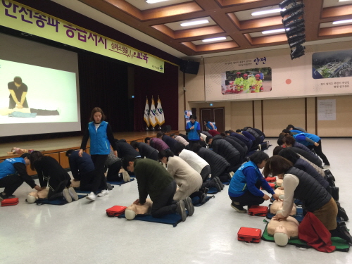 공무원 재난안전역량 높인다 , 송파구 '화재대피 및 응급처치 안전교육'