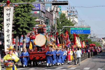 화도진축제의 대표 프로그램 어영대장 축성행렬